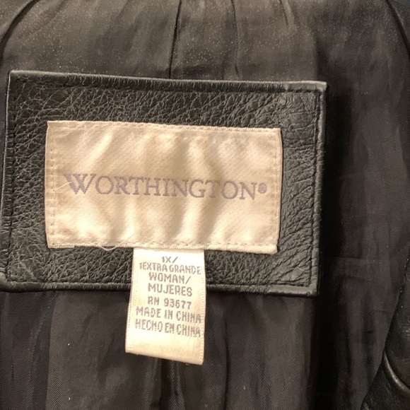 Worthington black women’s genuine leather jacket. - Picture 4 of 14